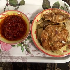 A picture of Fried yam, fried egg & sauce🍳.
