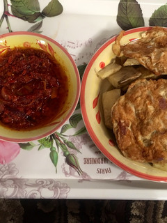 A picture of Fried yam, fried egg & sauce🍳.