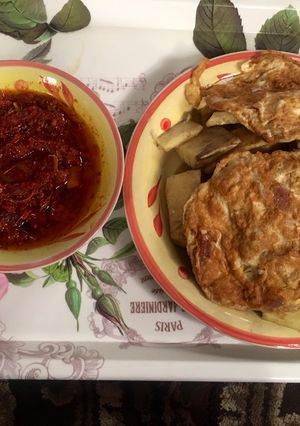 A picture of Fried yam, fried egg & sauce🍳.