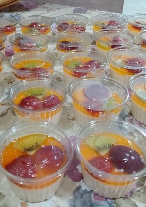 Foto resep Cemilan favorit "puding susu dengan buah"