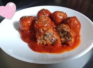 Foto principal de Las albóndigas de la abuela - con salsa de tomate al orégano