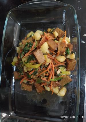 Una foto de Seitán con verduras y portobello (garbanzos opcional)