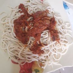 A picture of White spaghetti with peppered sauce stew.