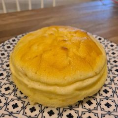 A picture of Lemon yogurt cake.