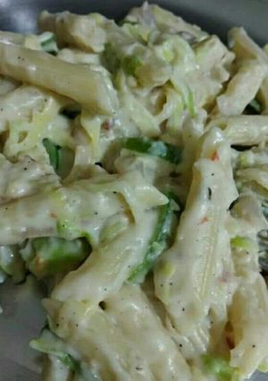A picture of White sauce pasta.