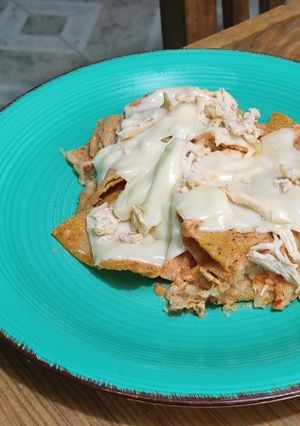 Una foto de Chilaquiles en salsa de chile de árbol