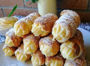 Foto di Cannoli di sfoglia con crema pasticcera
