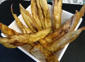 Foto principal de Bastones de berenjena en tempura a la miel