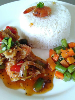 Foto resep Shrimp black pepper and sautéed vegetables