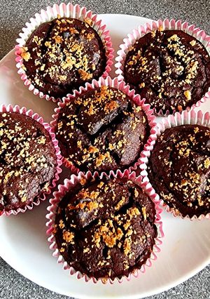 Csokis muffin liszt s cukor nélkül recept fotója