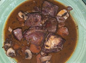 Una foto de Coq au Vin a Mi Manera