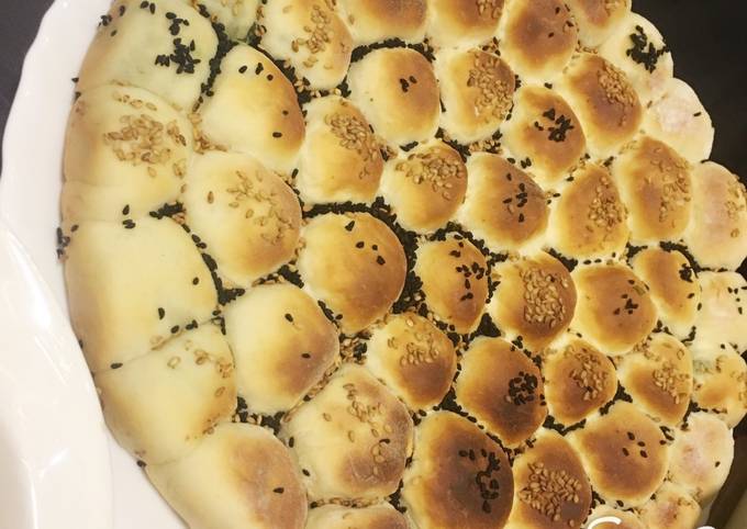 الصورة الرئيسية لوصفة خلية النحل بجبنة نابلسية بيضة وبقدونس