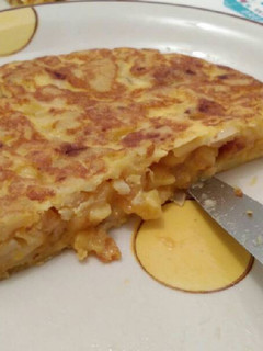 Una foto de Tortilla de patatas con cebolla (cruda)