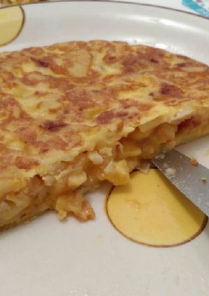 Una foto de Tortilla de patatas con cebolla (cruda)