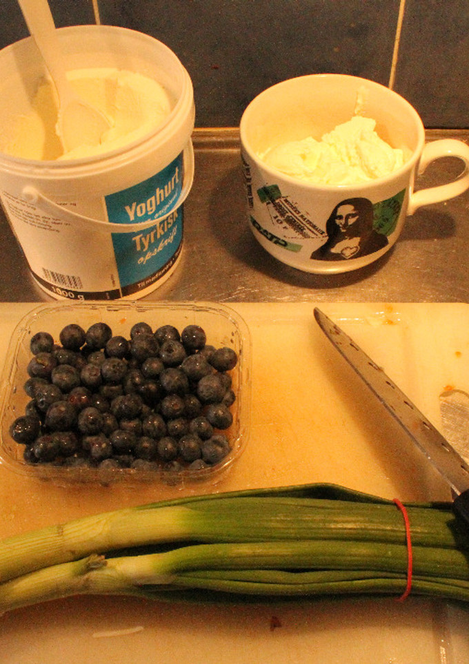 Una foto de 2 yogurt (yogurtu Ungué) dos