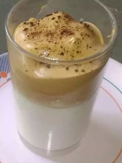 ડાલગોના કોફી (Dalgona Coffee Recipe In Gujarati) રેસીપી મુખ્ય ફોટો