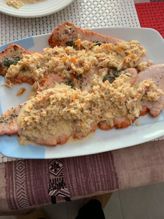 Una foto de Pechuga de pavo con nata y arroz salvaje