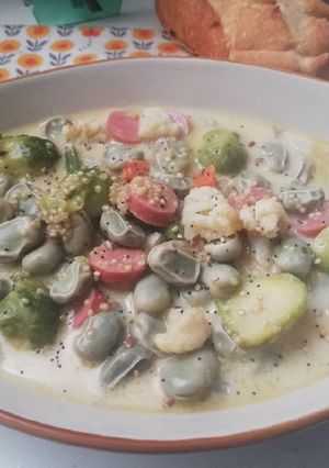 Una foto de Verduritas con crema de queso y quinoa🌾