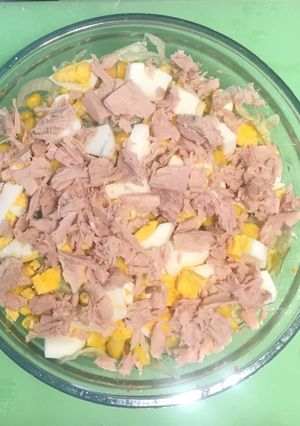 Una foto de Ensalada con atún súper fresca