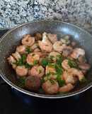 Camarones al ajillo con champiñones