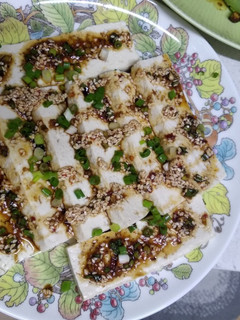 A picture of Tofu with soy sesame dressing.