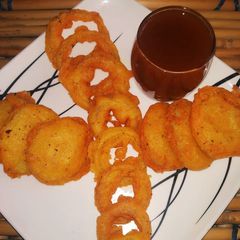 A picture of Potato and onion rings.
