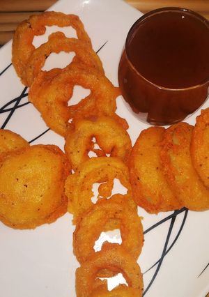 A picture of Potato and onion rings.