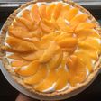 Tarta de crema con duraznos