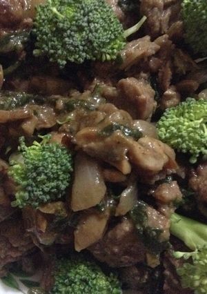 Una foto de Carne guisada con brócoli
