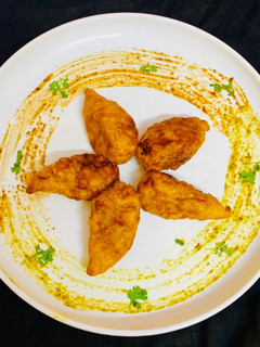 आलू के पकौड़े (Aloo ke pakode recipe in hindi) रेसिपी मुख्य फोटो