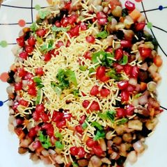 A picture of Mixed Sprouts Bhel.