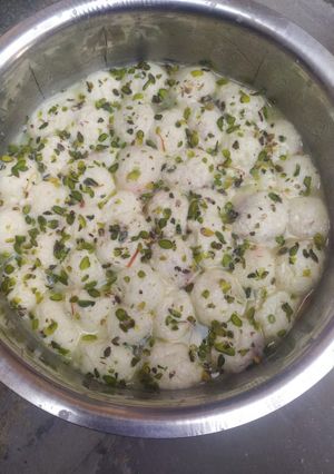 A picture of Rasmalai.
