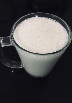 બનાના મિલ્કશેક (Banana Milkshake Recipe In Gujarati) રેસીપી મુખ્ય ફોટો