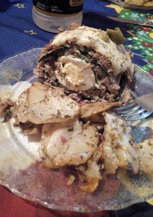 Una foto de Pan de carne relleno. Con papas al horno