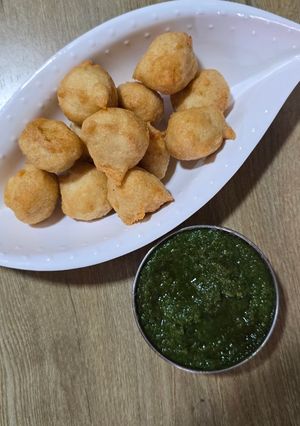 A picture of Urad moong dal vada.
