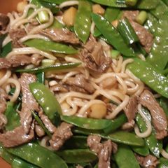 A picture of Udon Beef & Snow Peas.