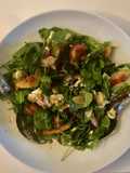 Fig, rocket & goat cheese salad #vegetarian