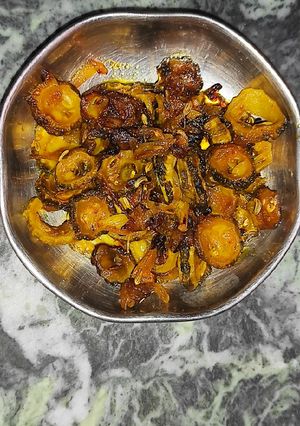 करेले (karele recipe in Hindi) रेसिपी मुख्य फोटो
