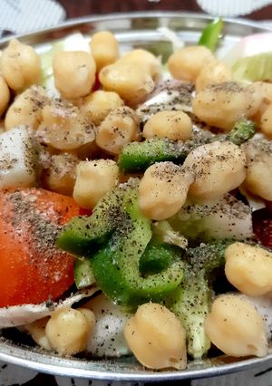 A picture of Chhole salad.