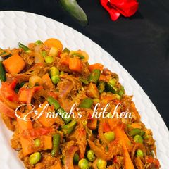 A picture of Mince beef and veggies sauce.