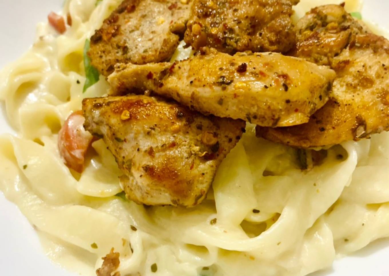 Grilled chicken with Fettuccine Alfredo