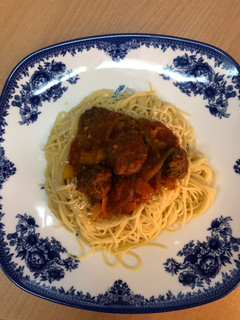 عکسی از دستور اسپاگتی با گوشت قلقلی🍝😋