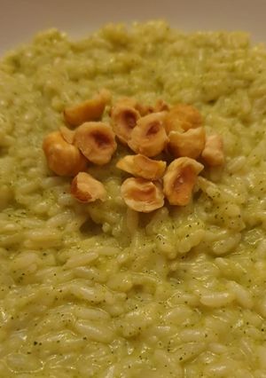 Foto di Risotto cremoso con zucchine taleggio e nocciole tostate