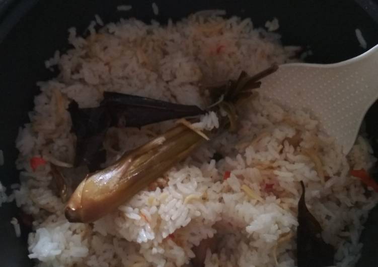 Resep Nasi Liwet Teri Ricecooker yang Menggugah Selera