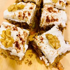 A picture of 5 ingredient carrot cake bites 🥕🥕(No sugar, No flours, No Dairy).