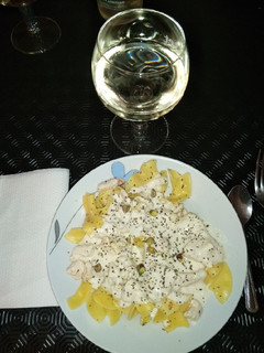 Una foto de Pasta fresca al limón y salsa de pistachos
