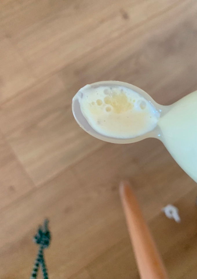 Una foto de Papilla de fruta con yogur y galleta
