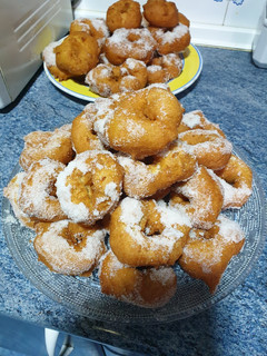 Una foto de Rollos fritos...receta de mamá Carmen