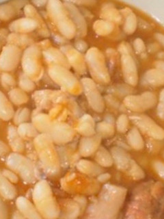 Una foto de Alubias blancas con arroz, chorizo y costilla