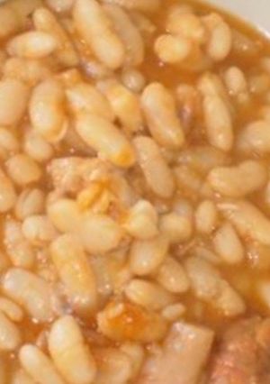 Una foto de Alubias blancas con arroz, chorizo y costilla